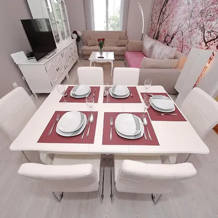 In With Private Pool Сasa de vacaciones