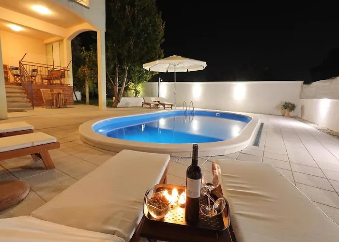 Nyaraló In With Private Pool *