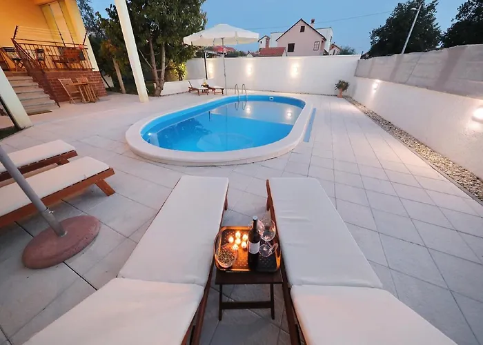 Nyaraló In With Private Pool Zára