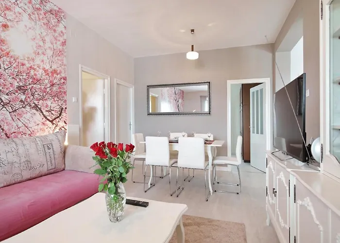 In With Private Pool Nyaraló *