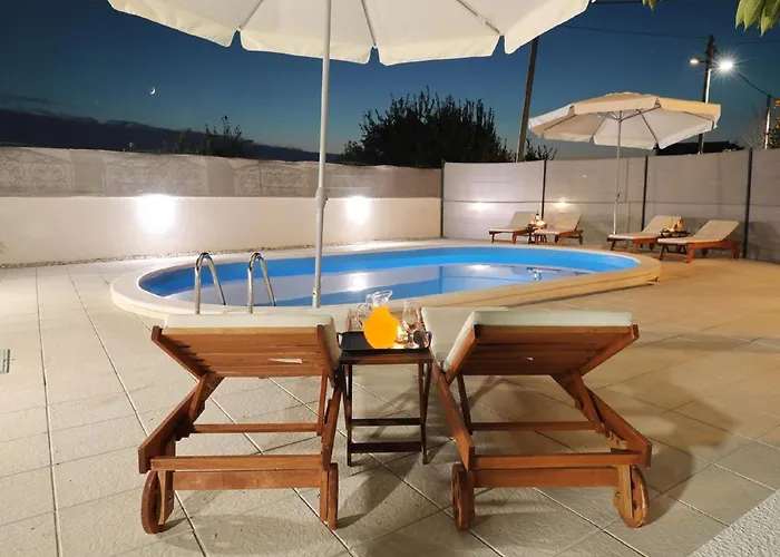 Nyaraló In With Private Pool